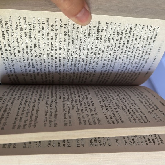 5/$25 A Breath of Snow and Ashes Book OUTLANDER SERIES book 📖 - Picture 6 of 6